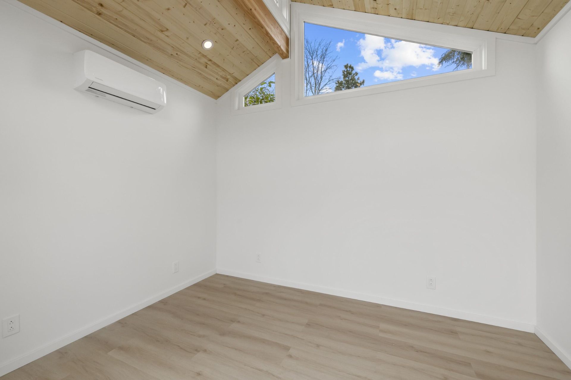 Corner window in a room