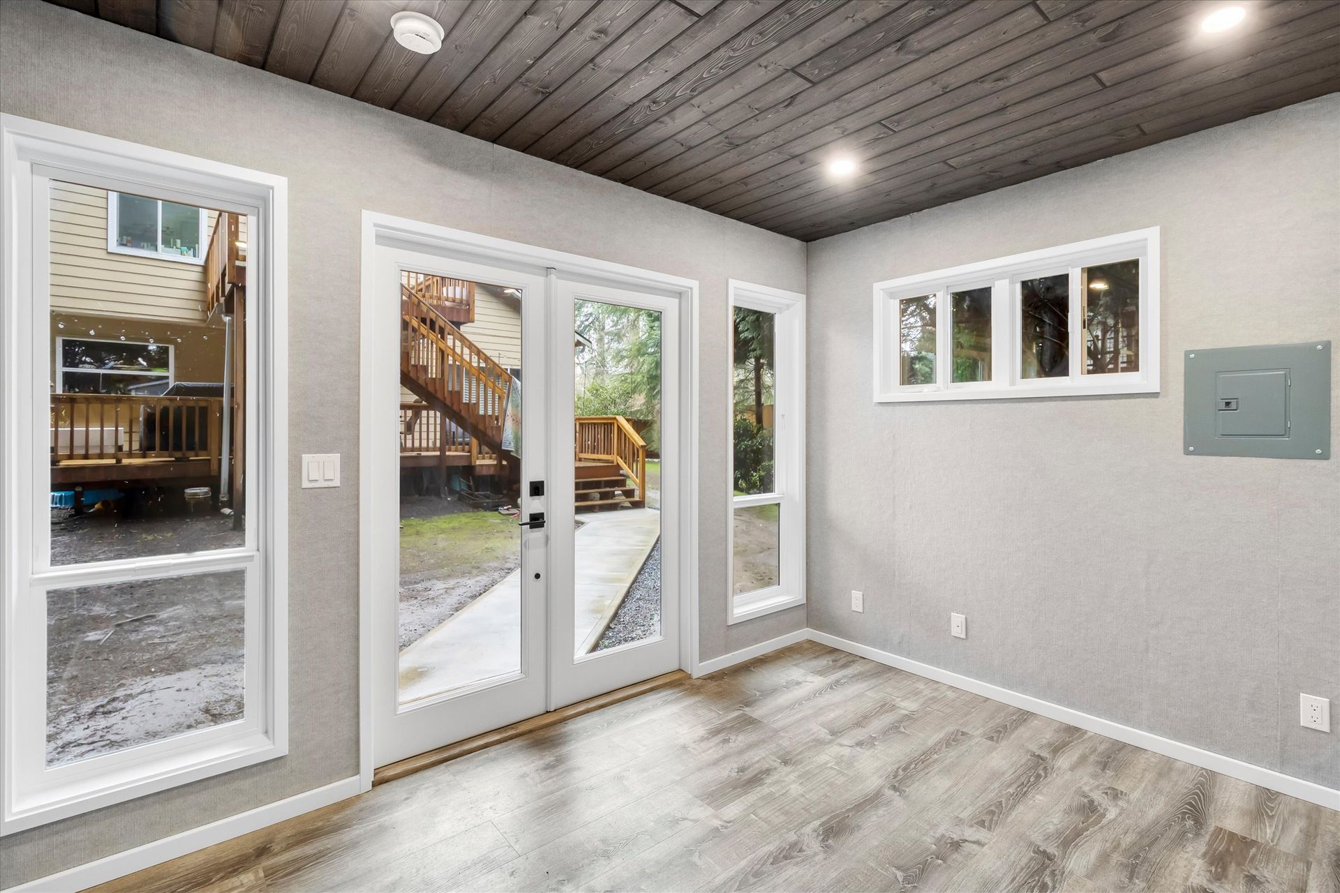 Bright empty Coast Studio room